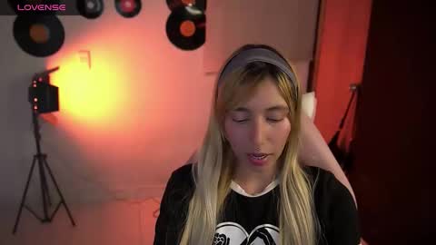 Snapshot of saucy_jenn1 chatting on April 19, 4:12 am I AM JENN online show from April 19, 4:12 am