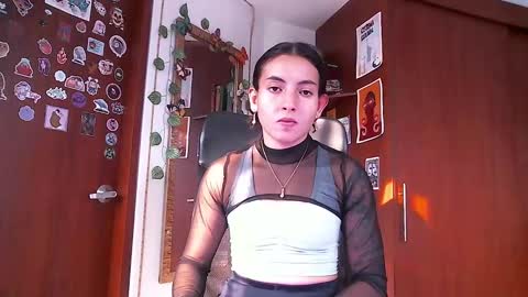 Snapshot of saucy_zaren chatting on December 2, 9:17 pm Zaren online show from December 2, 9:17 pm