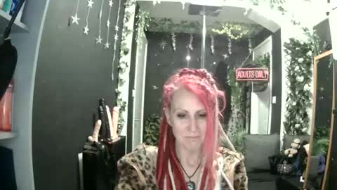 SaucySky online show from April 27, 9:24 pm