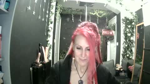 SaucySky online show from May 14, 11:00 pm