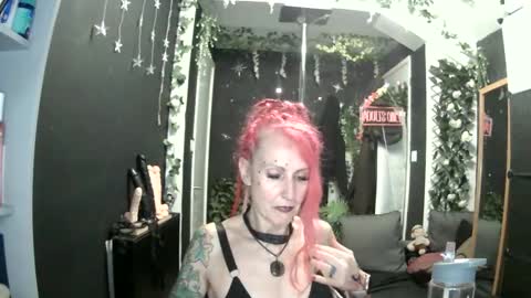 SaucySky online show from May 27, 9:23 pm