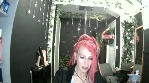 SaucySky online show from May 29, 8:18 pm