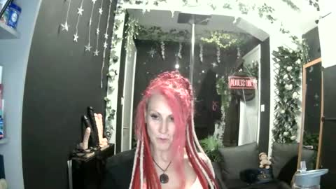 SaucySky online show from June 4, 11:00 pm