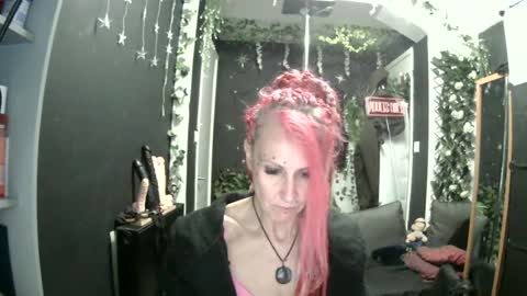 SaucySky online show from June 14, 8:33 pm