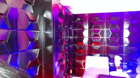Snapshot of sauvage_lilith chatting on May 20, 3:45 am lilith online show from May 20, 3:45 am