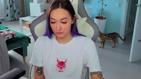 Snapshot of savage_lust_ chatting on May 25, 3:56 am Ariel online show from May 25, 3:56 am