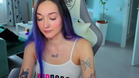 Snapshot of savage_lust_ chatting on June 12, 3:38 am Ariel online show from June 12, 3:38 am