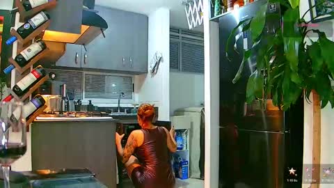   Dela  online show from October 26, 11:31 pm