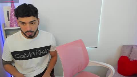 Snapshot of savagesweethearts chatting on December 30, 5:23 pm savagesweethearts online show from December 30, 5:23 pm