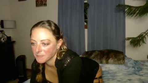Snapshot of savannahlush chatting on November 17, 12:27 am savannahlush online show from November 17, 12:27 am