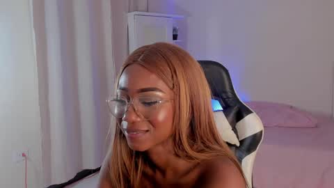 Savannahwildee online show from December 3, 11:46 pm