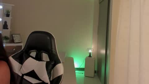 Savannahwildee online show from March 2, 2:32 pm