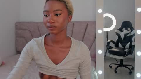 Savannahwildee online show from October 14, 2:40 pm