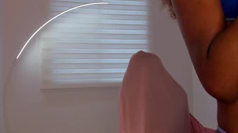 Snapshot of savannahwildee chatting on June 23, 12:25 pm Savannahwildee online show from June 23, 12:25 pm