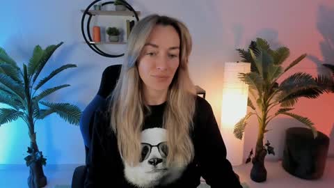 save the qween online show from January 25, 8:10 am