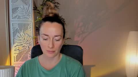 save the qween online show from February 17, 6:43 am