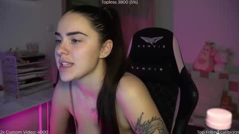 Snapshot of savvage_play chatting on November 19, 9:26 pm Naomi online show from November 19, 9:26 pm