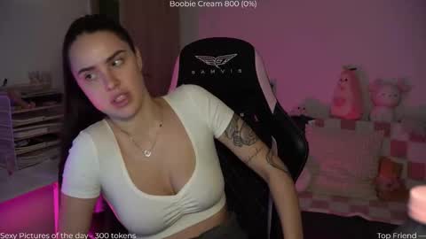 Snapshot of savvage_play chatting on December 16, 7:41 pm Naomi online show from December 16, 7:41 pm