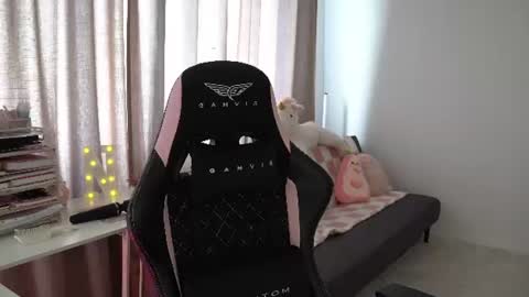 Snapshot of savvage_play chatting on June 5, 7:14 am Naomi online show from June 5, 7:14 am