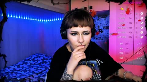 Snapshot of say_mary chatting on December 1, 4:29 pm pronoun she. name Mary. age 21. online show from December 1, 4:29 pm