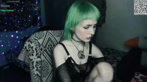Snapshot of say_mary chatting on March 11, 11:22 pm pronoun she. name Mary. age 21. online show from March 11, 11:22 pm