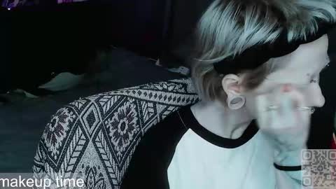 Snapshot of say_mary chatting on May 11, 4:59 pm pronoun she. name Mary. age 21. online show from May 11, 4:59 pm
