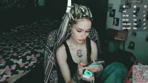 Snapshot of say_mary chatting on June 1, 4:20 pm pronoun she. name Mary. age 21. online show from June 1, 4:20 pm