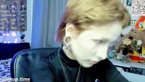 Snapshot of say_mary chatting on June 17, 5:03 pm pronoun she. name Mary. age 21. online show from June 17, 5:03 pm