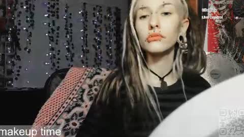 Snapshot of say_mary chatting on July 14, 3:18 pm pronoun she. name Mary. age 21. online show from July 14, 3:18 pm