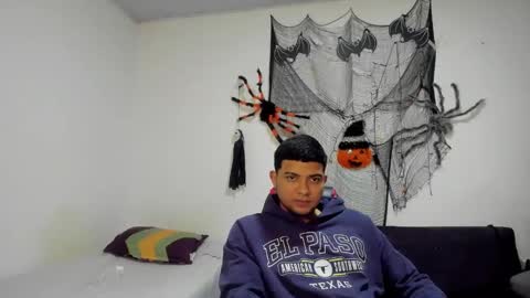 Snapshot of say_tony chatting on October 31, 6:03 am say_tony online show from October 31, 6:03 am