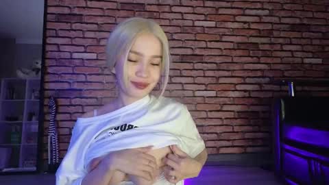 Saya online show from November 20, 10:42 pm