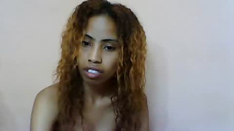 Snapshot of sayaah01 chatting on June 10, 8:41 pm sayaah01 online show from June 10, 8:41 pm