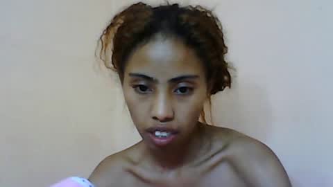 Snapshot of sayaah01 chatting on June 15, 7:38 pm sayaah01 online show from June 15, 7:38 pm