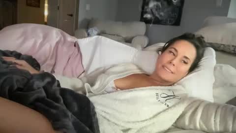 Snapshot of sayplsgdgrl chatting on December 16, 6:49 pm Good Girls Say Please...and Thank You online show from December 16, 6:49 pm