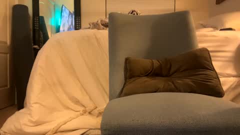 Snapshot of sbshowoff chatting on February 6, 5:25 am Stripper in Training online show from February 6, 5:25 am