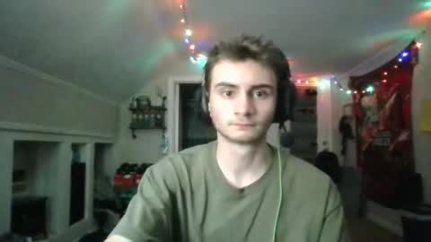 Snapshot of sc71nt chatting on February 18, 1:43 am sc71nt online show from February 18, 1:43 am