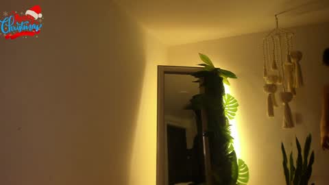 Venus online show from December 22, 6:04 pm