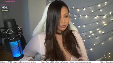 Snapshot of scandidreamgirl chatting on March 4, 3:37 pm Cara online show from March 4, 3:37 pm