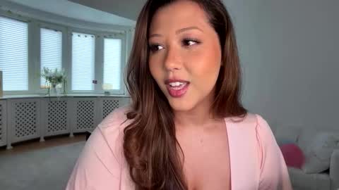 Snapshot of scandidreamgirl chatting on May 13, 10:23 am Cara online show from May 13, 10:23 am