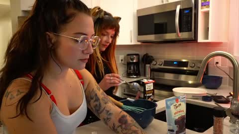 Snapshot of scarlajade chatting on April 5, 5:48 am scarlajade online show from April 5, 5:48 am