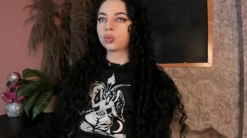 SCARLATTA DESIRE online show from May 5, 3:25 am