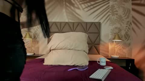 Scarleet online show from February 5, 8:35 pm