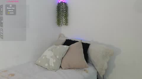 scarlet_100 online show from April 27, 1:36 am
