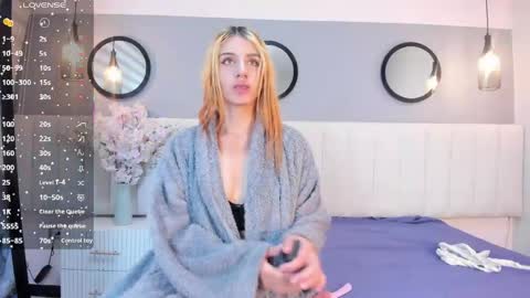 Snapshot of scarlet__rossi chatting on June 3, 3:20 am scarlet__rossi online show from June 3, 3:20 am
