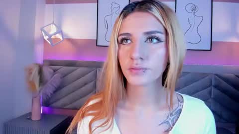 Snapshot of scarlet__rossi chatting on July 10, 3:11 am scarlet__rossi online show from July 10, 3:11 am
