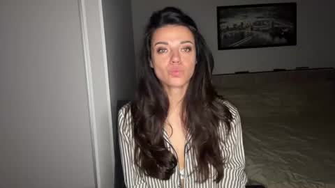 Snapshot of scarlet_daisy_ chatting on June 17, 7:00 am Sophie online show from June 17, 7:00 am