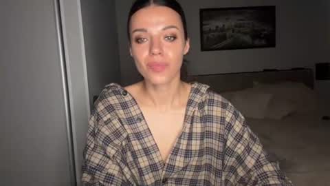 Snapshot of scarlet_daisy_ chatting on June 22, 7:49 am Sophie online show from June 22, 7:49 am