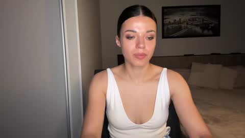 Snapshot of scarlet_daisy_ chatting on June 25, 7:35 am Sophie online show from June 25, 7:35 am