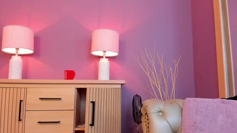 Scarlet Edwars online show from January 24, 6:25 pm