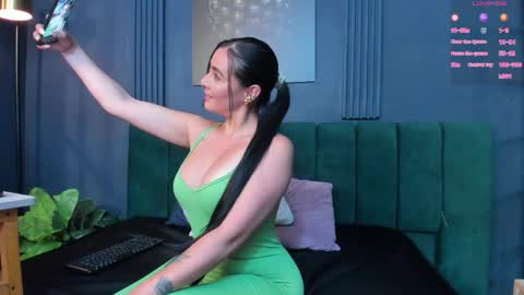 Snapshot of scarlet_edwars chatting on May 28, 6:16 pm Scarlet Edwars online show from May 28, 6:16 pm